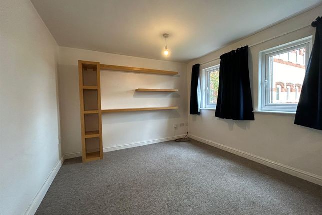 17, Bridge Court, Thrapston photo 3