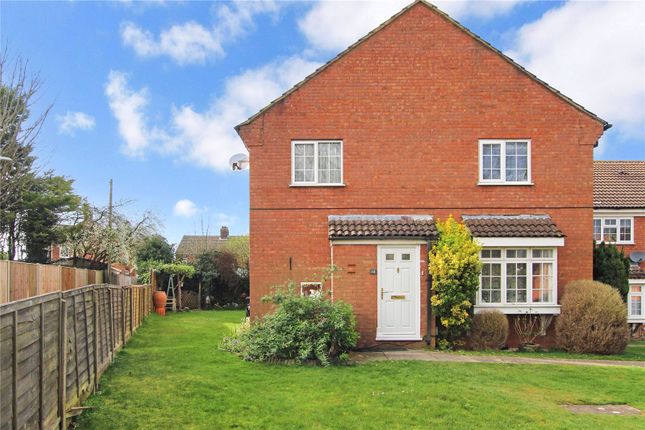 Thumbnail Terraced house to rent in Bowmans Close, Dunstable, Bedfordshire