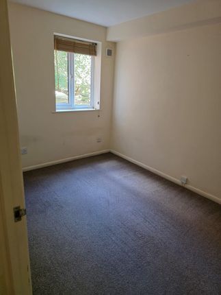 370 Redford Close, Redford Close, Feltham photo 5