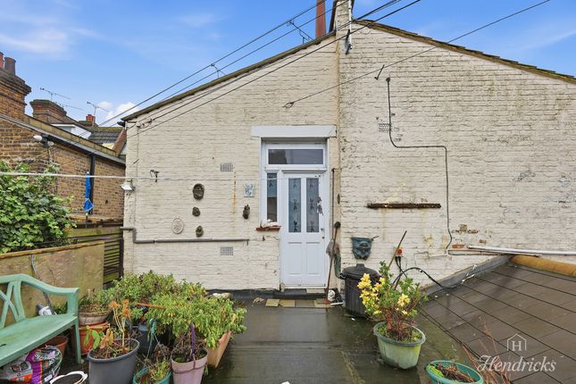325a, London Road, Westcliff-on-sea photo 3