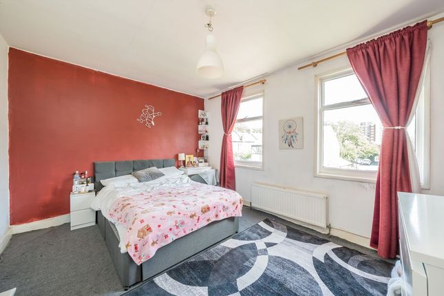 11, Silverhall Street, Isleworth photo 4