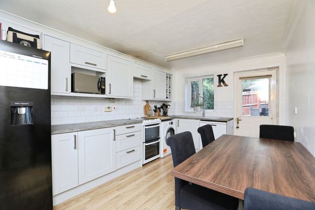 34, The Willows, Sittingbourne photo 3