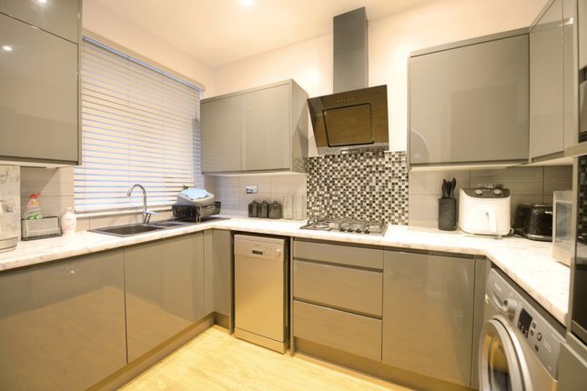 42, Elm Road, Romford photo 2