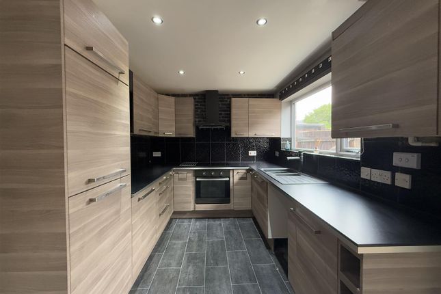 37, Hazelhurst Road, Ashton-Under-Lyne photo 3