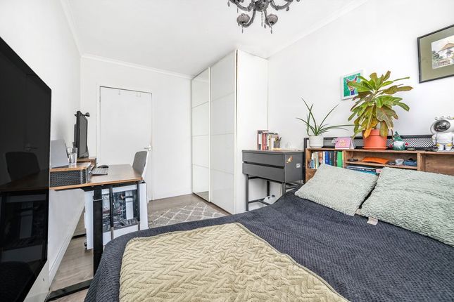 Flat 7, Wye Court, 9, Malvern Way, London photo 4
