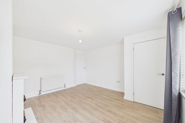 2 Kinniside Place, Cleator Moor photo 4