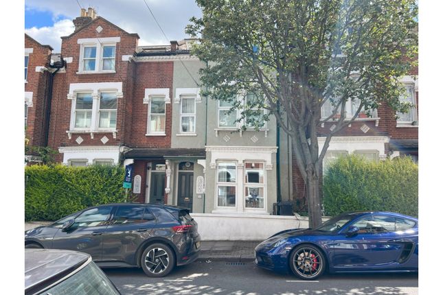 Maisonette for sale in Comyn Road, Battersea Clapham Junction