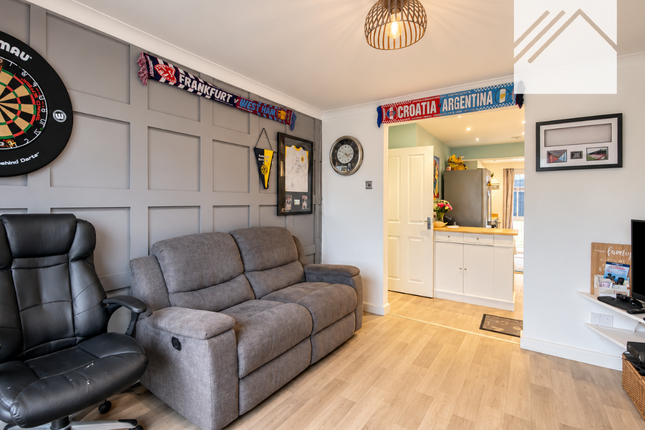 34 Thames Crescent, Stanford-le-Hope photo 4