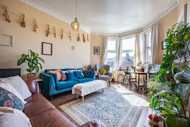 Flat 2/2, 121 Craigpark Drive, Dennistoun, Glasgow photo 2