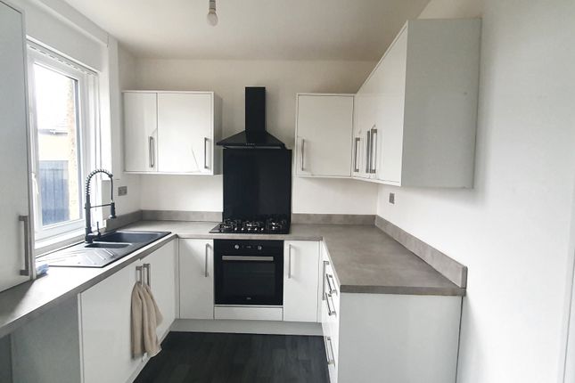 Town house to rent in Torre Grove, Bradford