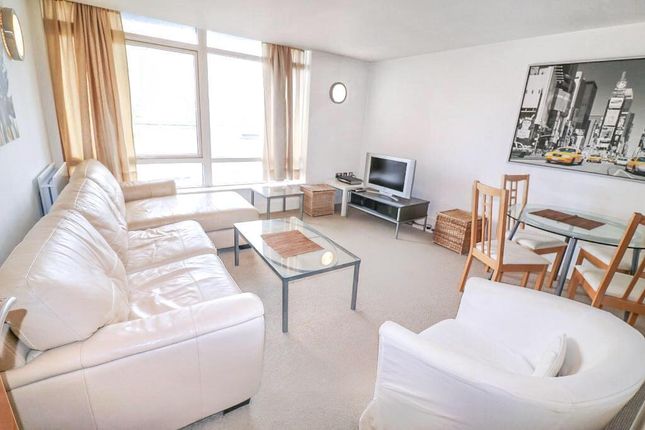 Thumbnail Flat to rent in Gainsborough House, Cassilis Road, Canary Wharf, London