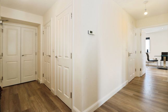 32, Cater Drive, Bristol photo 4