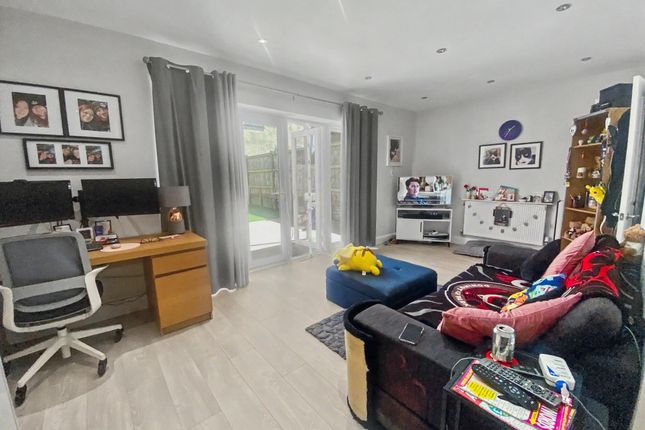 Flat 2 Connaught Place, 126 Connaught Road, Woking photo 4