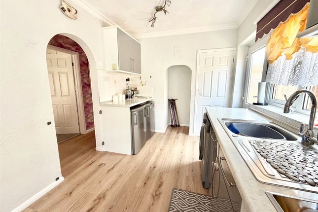 28, Kennett Road, Wroughton photo 4