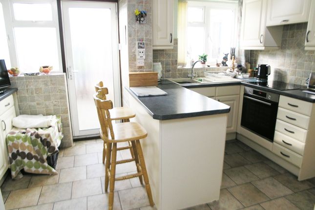 1, Marion Close, Brierley Hill photo 4