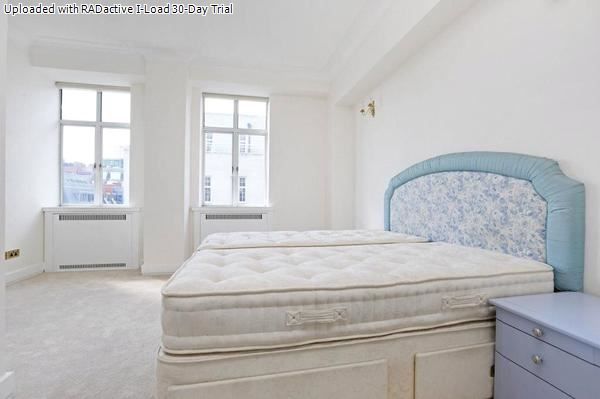 Flat to rent in Park Street, London