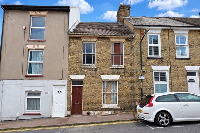 3-bed terraced on Pagitt Street, Chatham, £60,000