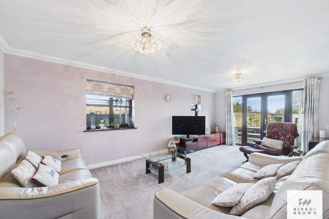 4, Marie Close, Corringham photo 2