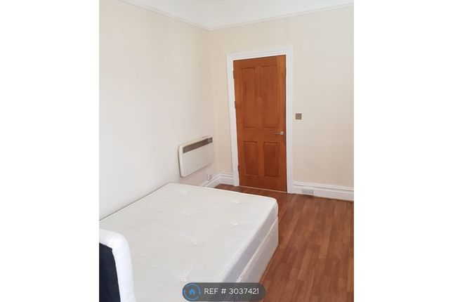 Studio flat on A Francis Road, Leyton, London, £1,300/mo