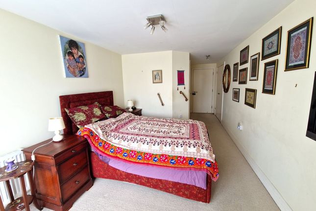7 Greyholme Court, Tilbury Close, Hatch End photo 3