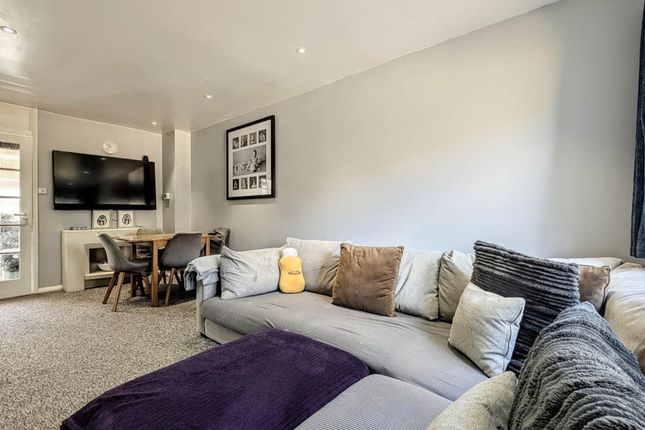 5, Amber Close, Bordon photo 3