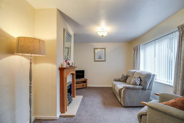 8, St. Johns Crescent, Ossett photo 3
