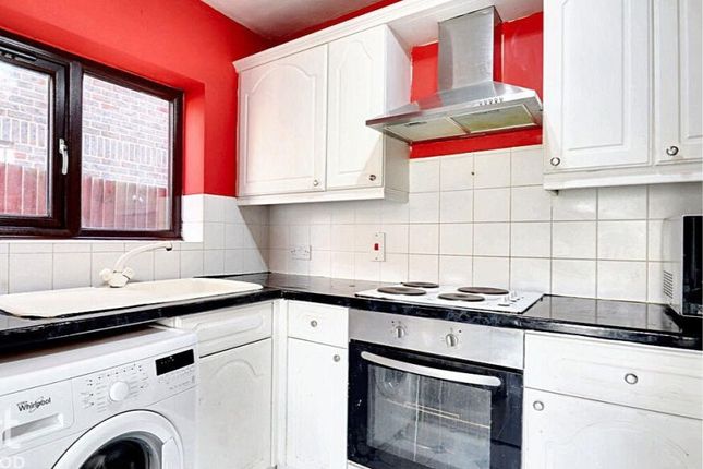 Flat 1, Veronica Close, Romford photo 5