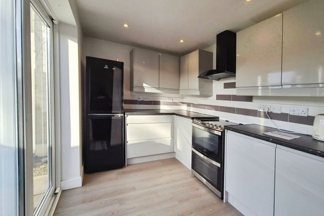Eliotts Drive, Yeovil photo 2