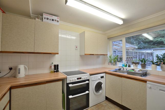 40, Woodlands, Fleet photo 4