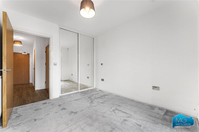 Flat to rent in Gladstone House, 2 Quayle Crescent, Whetstone, London