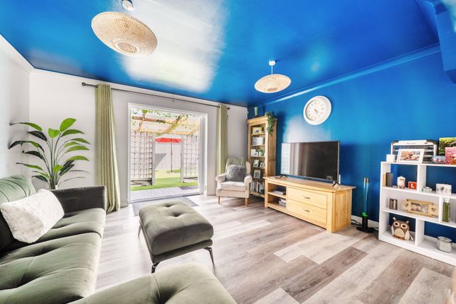 6, Peel Court, Melksham photo 4