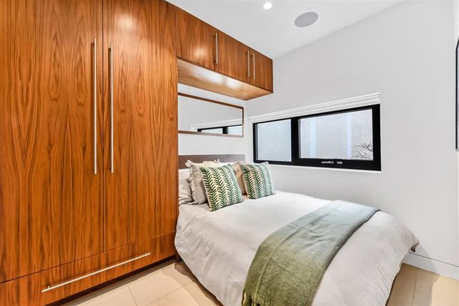Apartment 1, Latitude House, Oval Road, London photo 5