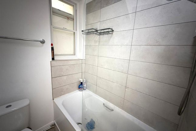 Flat 2, 22, Clarence Square, Brighton photo 4