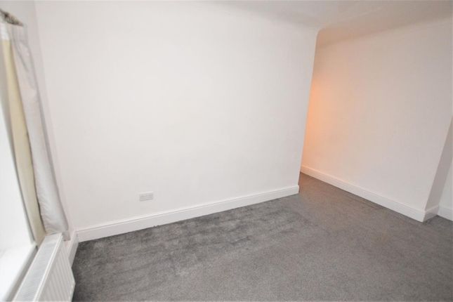 FF Flat, 65a Garston Old Road, Liverpool L19 9AD, Liverpool photo 4