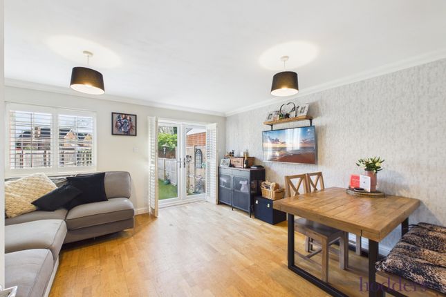 38, Twynersh Avenue, Chertsey photo 3