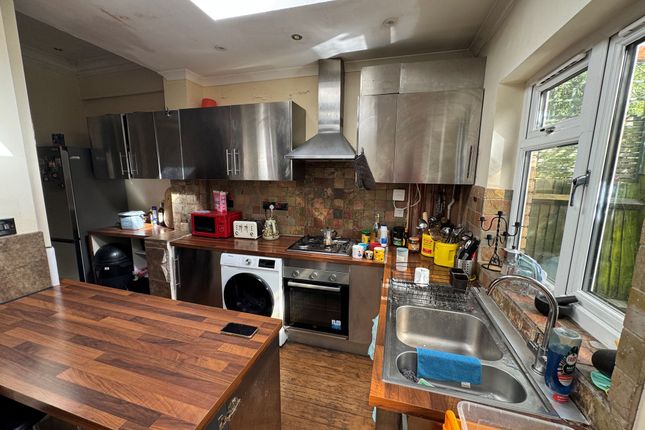 Room 3 158 Lowden Road, London photo 3