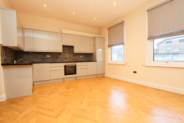 Flat to rent in Merton High Street, Colliers Wood, London