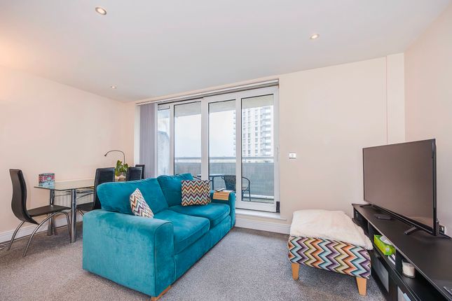 Flat for sale in Wards Wharf Approach, Pontoon Dock