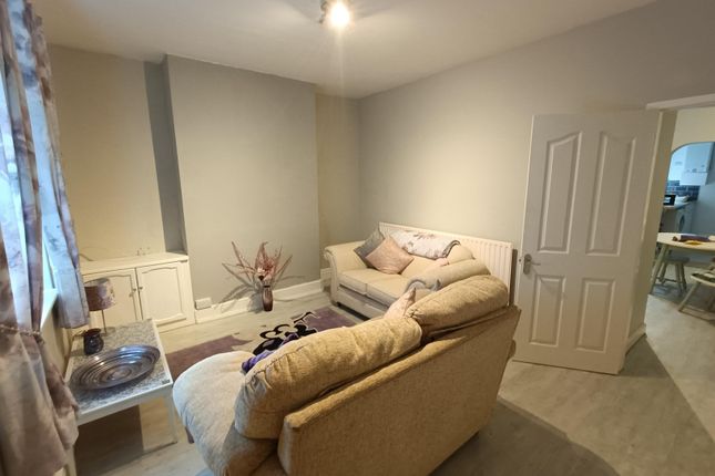 51, Chesterfield photo 3