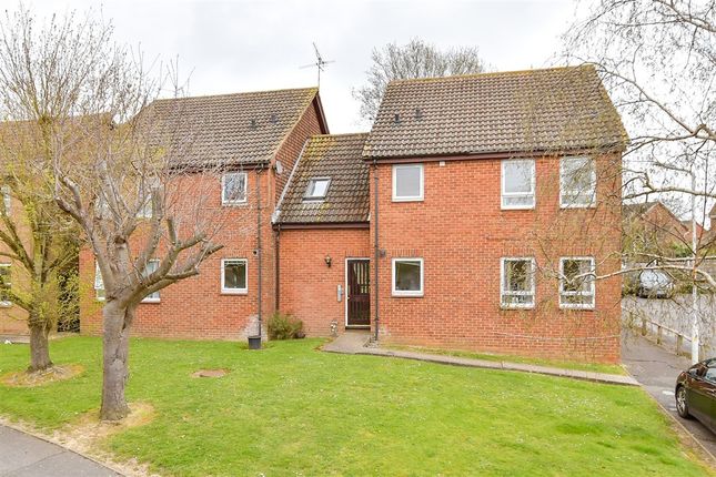 Studio flat on Brompton Close, Billericay, £150,000
