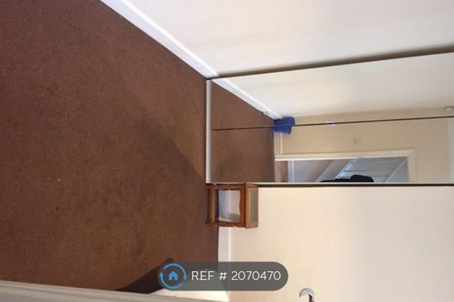 Room to rent in North Gardens, London