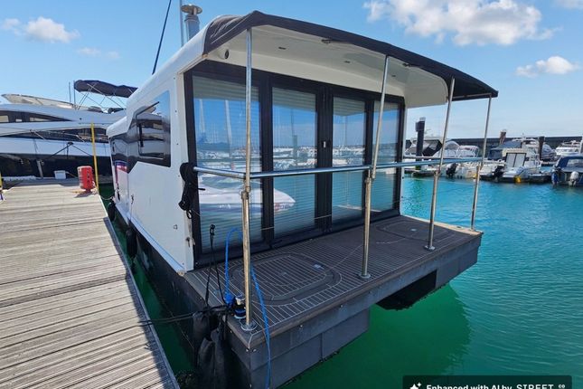 Inspiration 28 Floating Water Lodge, Marina, Brighton photo 2
