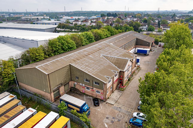 Warehouse to let in Baymanor Lane, Grays