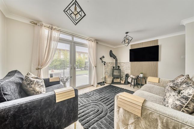 56, Woodland Way, Devizes photo 2