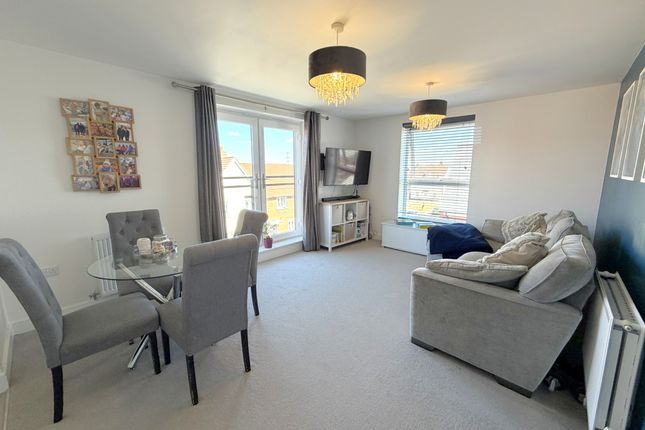 43, Tavener Drive, Biggleswade photo 2
