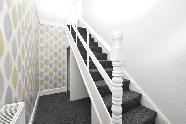 Flat 2, 32, Park Road, Devon photo 4