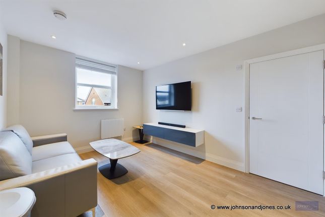 17, Portman House, Chertsey photo 2