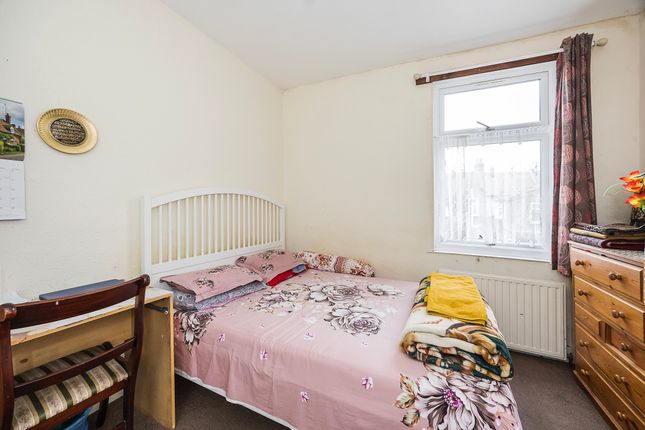 Flat for sale in Caulfield Road, London