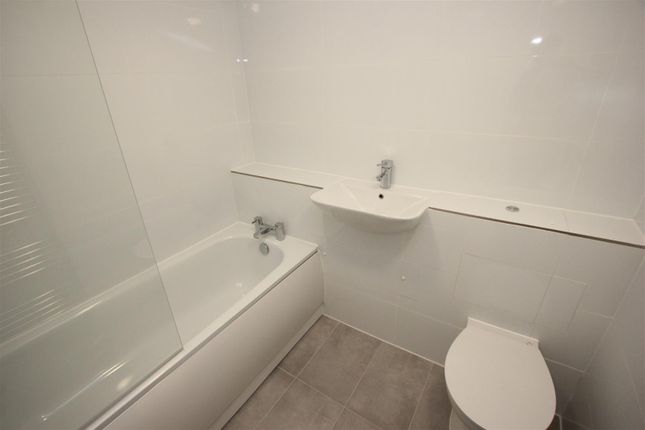 Flat for sale in Tradewinds Court, Quay 430, Asher Way, Wapping
