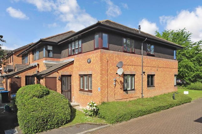 Thumbnail Flat for sale in Longfield Road, Tring
